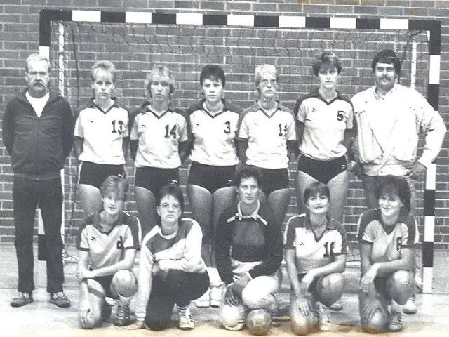 B-Foto 8 Frauen Bezirksliga I 1988.jpg